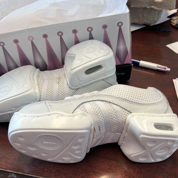 NIB white revolution ultra arch dance sneaker  adult sizes - Picture 2 of 8